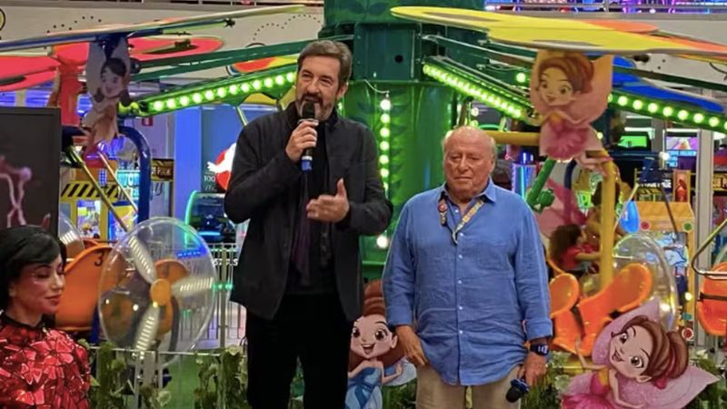 Alexandre Costa, fundador da Cacau Show, e Marcelo Gutglas, fundador do GRupo Playcenter, em coletiva de imprensa nesta terça-feira (20). — Foto: PEGN