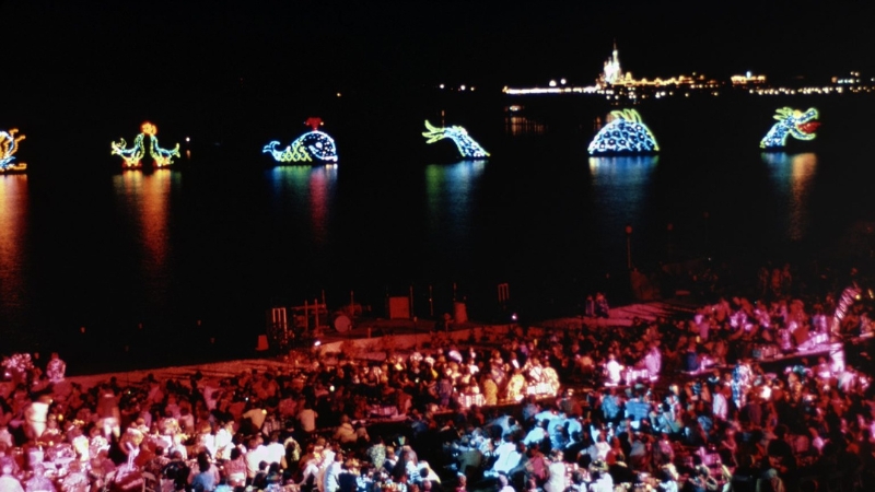Descubra a Magia do Disney Electrical Water Pageant: Um espetáculo noturno inesquecível