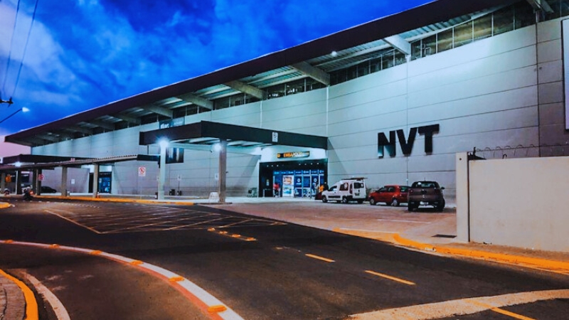 Qual o aeroporto mais próximo do Beto Carrero?