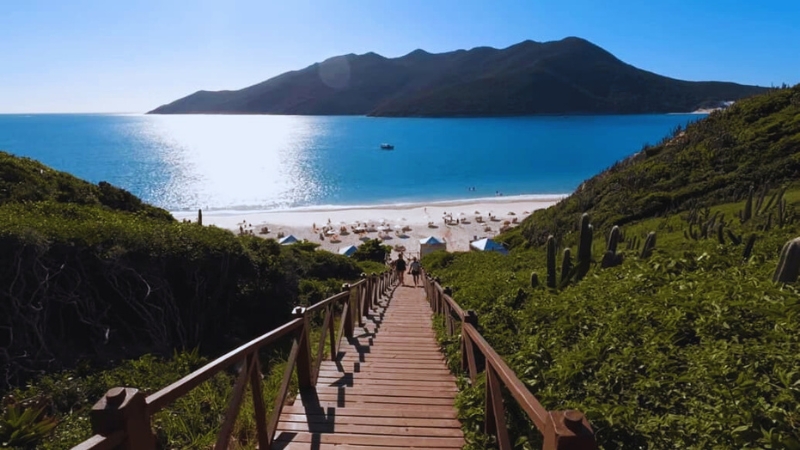 Praia do Pontal do Atalaia Arraial do Cabo: O Paraíso das águas cristalinas