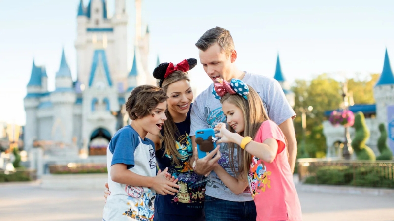 Disney anuncia novas ofertas para famílias no verão de 2025