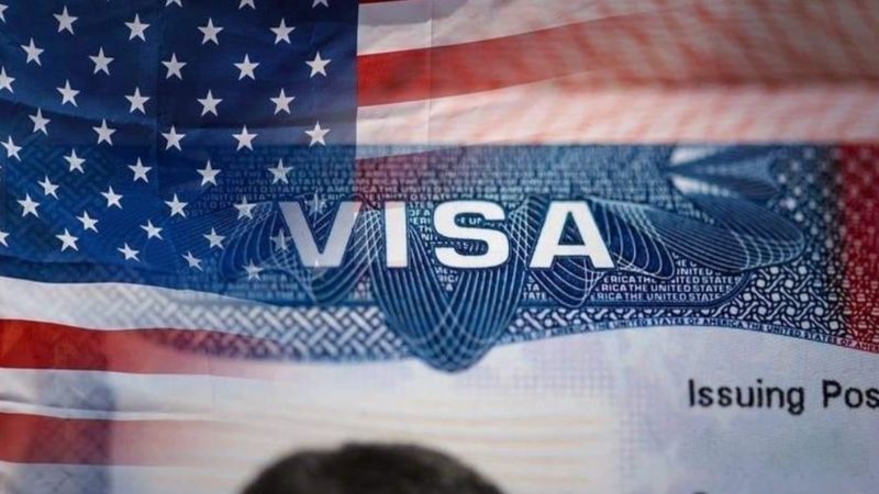 Visto americano terá mudanças a partir de setembro de 2025; novas regras incluem menos isenções para viajantes.
