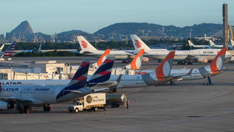 Companhias aéreas flexibilizam remarcação de voos após operação policial no Rio de Janeiro