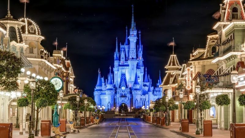 Disney e Azul lançam promoção mágica que leva 4 pessoas ao quarto secreto da Cinderela