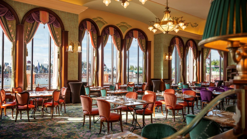 Descubra o Restaurante Regal View Restaurant & Lounge na Disneyland Paris